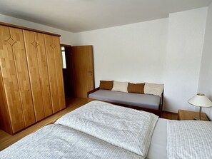 Classic Apartment, 2 Bedrooms | 2 bedrooms, individually furnished, bed sheets - Modern Apartment With 2 Bathrooms in Lirstal (Lirstal)