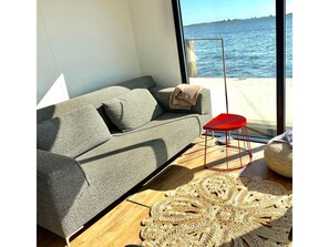 Classic Mobile Home, 2 Bedrooms | Living room - Modern Houseboat in Offingawier With Terrace (Offingawier)