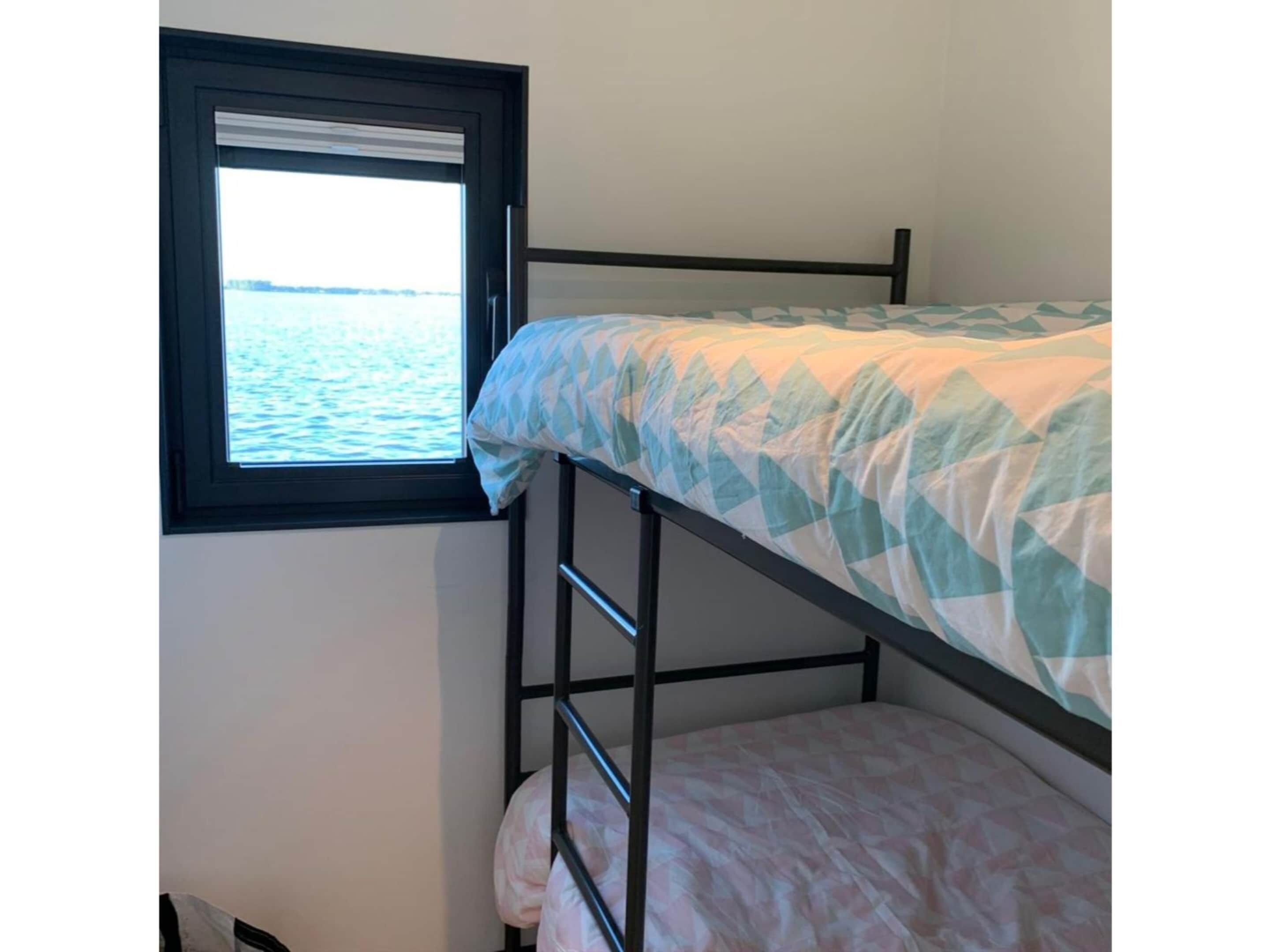 Classic Mobile Home, 2 Bedrooms | 2 bedrooms, bed sheets