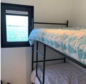 Classic Mobile Home, 2 Bedrooms | 2 bilik tidur, cadar katil 