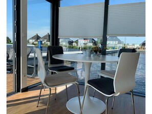 Classic Mobile Home, 2 Bedrooms | Dining - Modern Houseboat in Offingawier With Terrace (Offingawier)