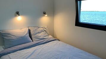 2 bedrooms, bed sheets