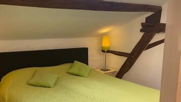 7 bedrooms, individually furnished, iron/ironing board, bed sheets