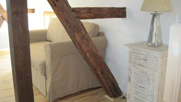 Classic Cottage, 3 Bedrooms | Interior