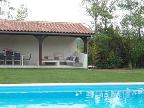 Piscine intérieure, piscine extérieure