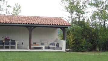 Classic Cottage, 3 Bedrooms | Kolam renang | Kolam renang tertutup, kolam renang terbuka