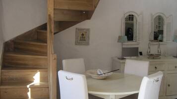 Cottage Klasik, 3 kamar tidur | Tempat makan