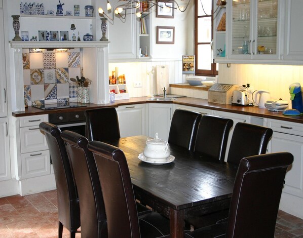 Classic House, 4 Bedrooms | Dining