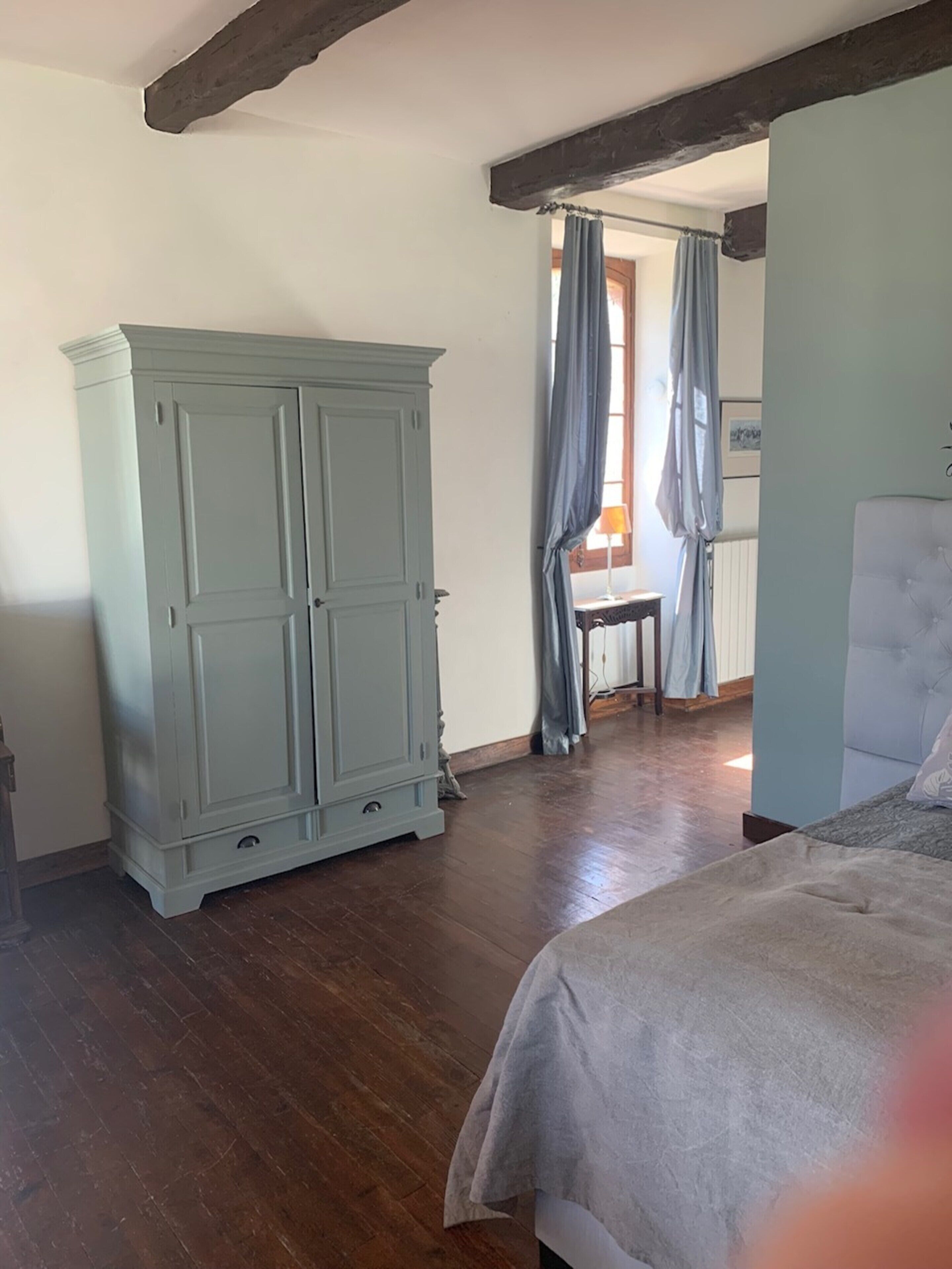 7 bedrooms, individually furnished, iron/ironing board, bed sheets