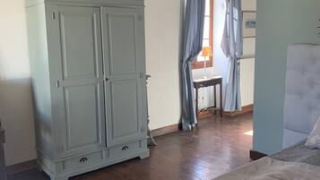 7 bedrooms, individually furnished, iron/ironing board, bed sheets