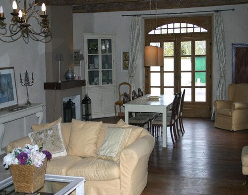 Very Spacious and Luxurious Holiday Home on Quiet Estate With Pool