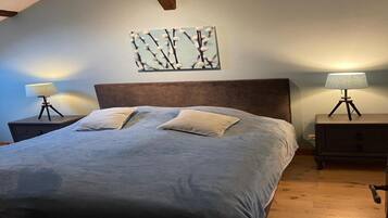 7 bedrooms, individually furnished, iron/ironing board, bed sheets