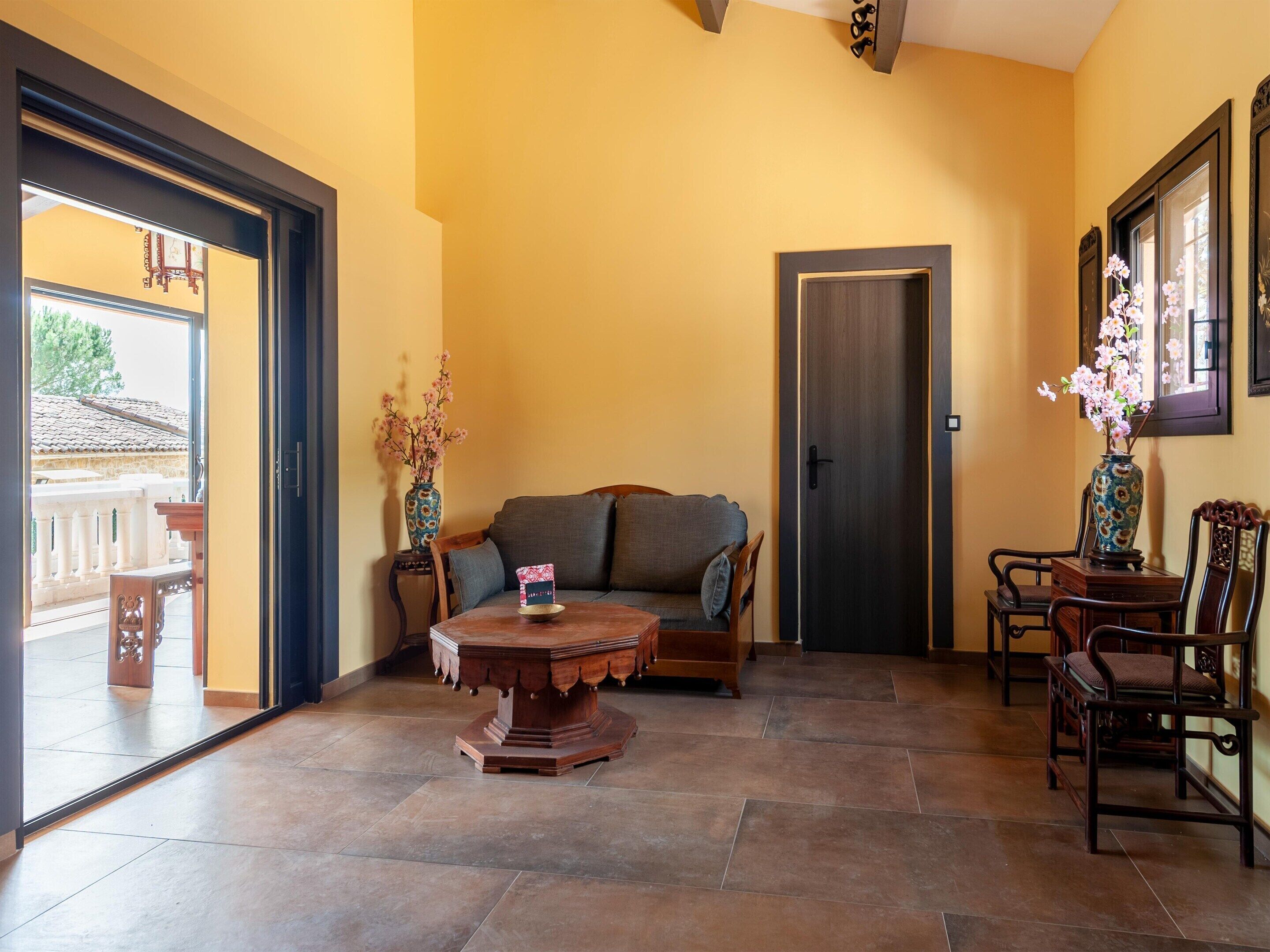 Classic House, 3 Bedrooms | Living room