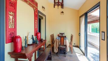 Classic House, 3 Bedrooms | Dining