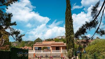 Casa clásica, 3 habitaciones | Jardín