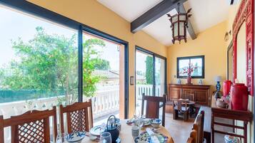 Classic House, 3 Bedrooms | Dining