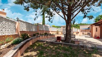 Classic House, 3 Bedrooms | Garden