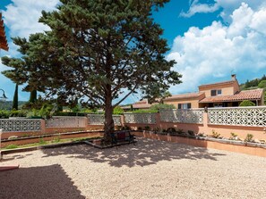 Classic House, 3 Bedrooms | Reception - Villa Jenuska, Attractive Holiday Home in Callian With Private Pool (Callian)