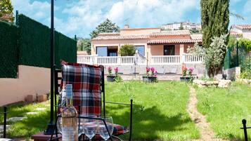 Classic House, 3 Bedrooms | Garden