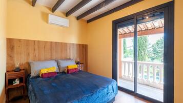 Classic House, 3 Bedrooms | 3 bedrooms, individually furnished, iron/ironing board, bed sheets