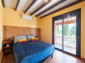 3 bedrooms, individually furnished, iron/ironing board, bed sheets - Villa Jenuska, Attractive Holiday Home in Callian With Private Pool (Callian)