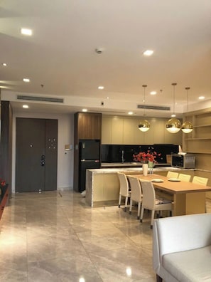 Phòng Suite Grand, 1 phòng ngủ, quyền sử dụng Club Lounge, quang cảnh thành phố | Bộ đồ giường cao cấp, chăn bông, nệm Select Comfort