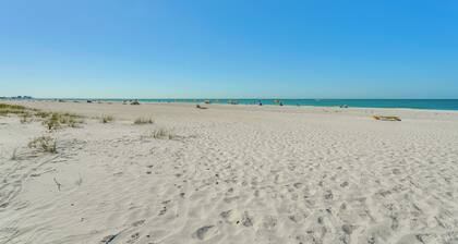 Half-mi to Treasure Island Beach: Pet-friendly Gem