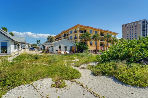Beachfront Bliss + Bbqs! Indian Rocks Beach Escape