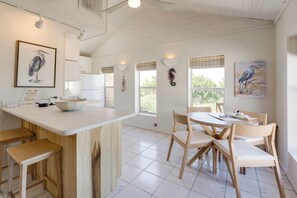 Interior - Beachfront Bliss + Bbqs! Indian Rocks Beach Escape (Indian Rocks Beach)