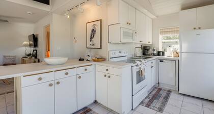 Beachfront Bliss + Bbqs! Indian Rocks Beach Escape