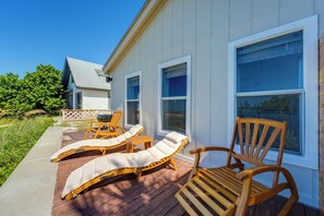 Interior - Beachfront Bliss + Bbqs! Indian Rocks Beach Escape (Indian Rocks Beach)