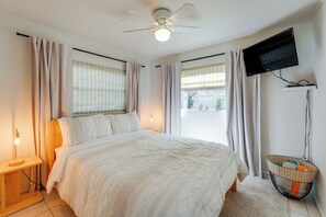 Interior - Beachfront Bliss + Bbqs! Indian Rocks Beach Escape (Indian Rocks Beach)