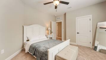 House (6 Bedrooms) | Interior