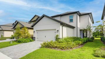 House (6 Bedrooms) | Interior