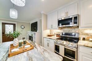 Interior - Walk to Frisco Commons Park: Modern Home w/ Patio (Frisco)