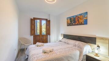 3 dormitorios, tabla de planchar con plancha, wifi y ropa de cama