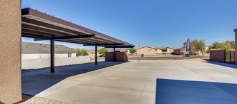 Golf, Hike & Boat! Bright Lake Havasu City Apt