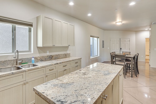 Hike & Explore: Apt 3 Mi to Lake Havasu & Dtwn!