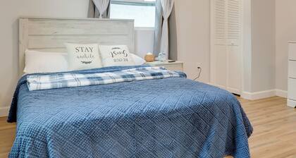 4 Mi to Beach & Rosemary Square: Convenient Home