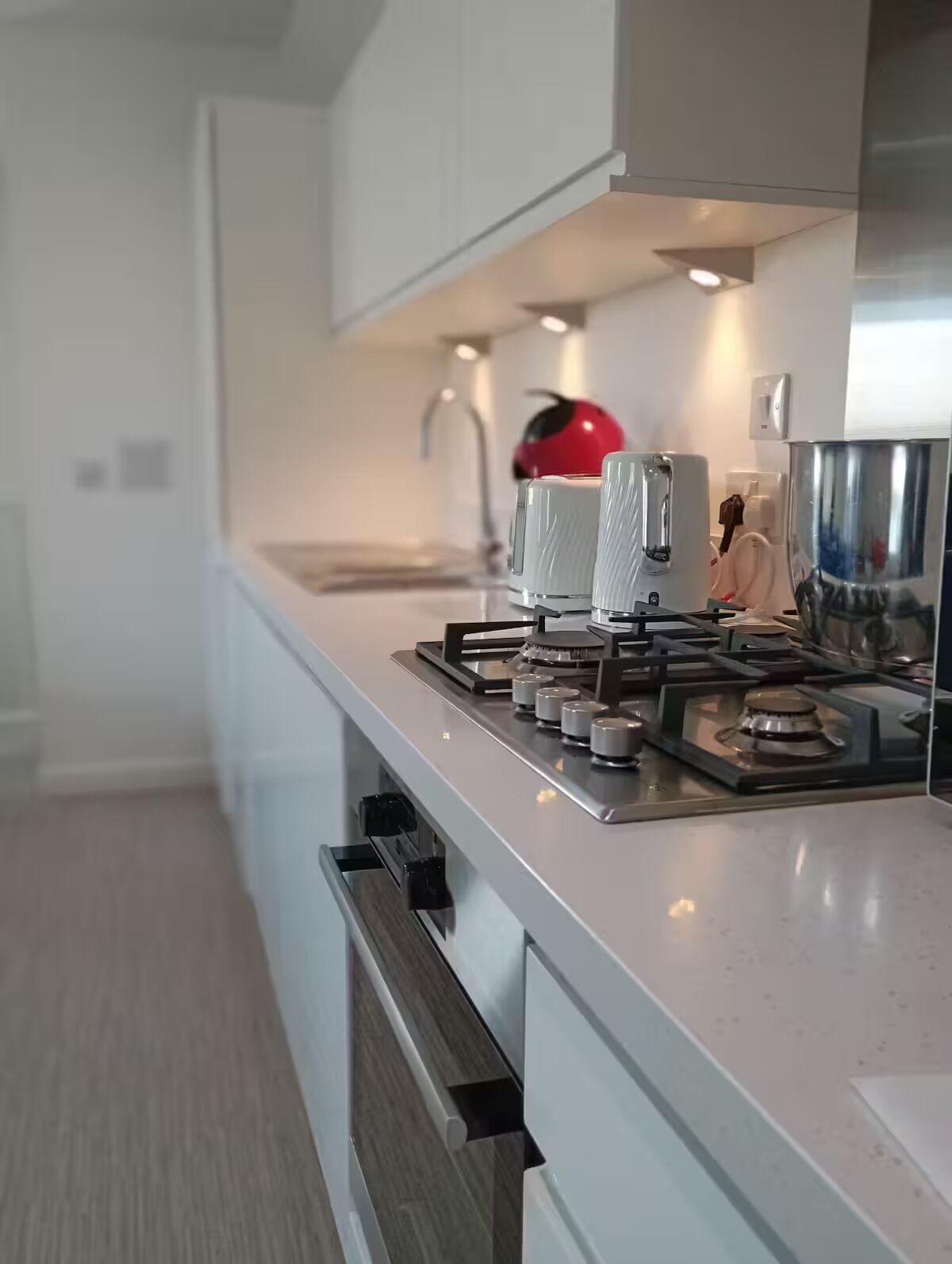 Mikrowelle, Ofen, Geschirrspüler