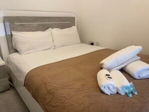 1 chambre, fer et planche à repasser, draps fournis