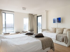 2 bedrooms, iron/ironing board, bed sheets
