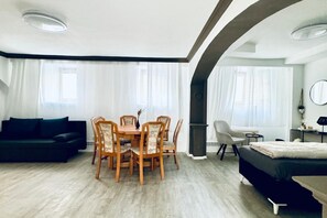 Interior - Comfortable 2-BR Apt. Stay for 7 Guests – Value (Vienna)