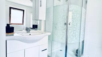 淋浴設備、風筒、提供毛巾、番梘