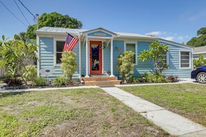 Interior - 3 Mi to Jensen Beach: Pet-friendly Getaway w/ Yard (Jensen Beach)