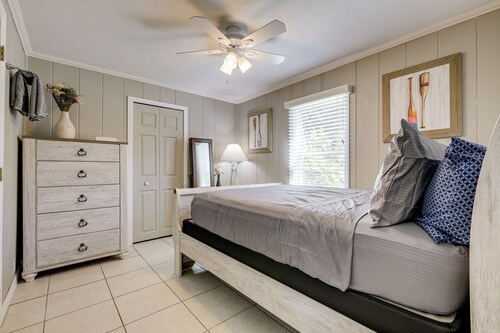 3 Mi to Jensen Beach: Pet-friendly Getaway w/ Yard