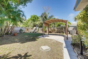 House (2 Bedrooms) | Interior - 3 Mi to Jensen Beach: Pet-friendly Getaway w/ Yard (Jensen Beach)