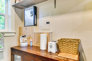 Apartment (0 Bedroom) | Interior - Explore Columbia Gorge: Quiet Camas Studio! (Camas)