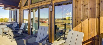 3 Mi to Dtwn Red Lodge: Mtn-view Home w/ Hot Tub