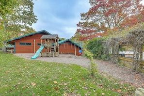 House (3 Bedrooms) | Interior - Woodland Gem w/ Pool Access: Linville Land Harbor (Newland)